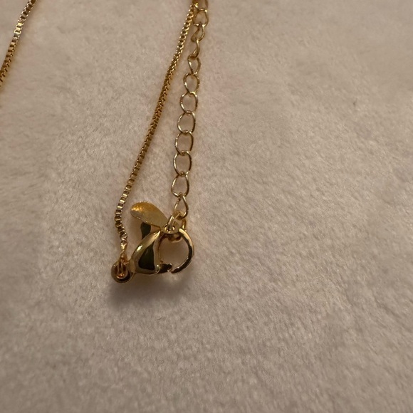 Elegant Gold Necklace with Minimalist Bar Pendant - Picture 2 of 3